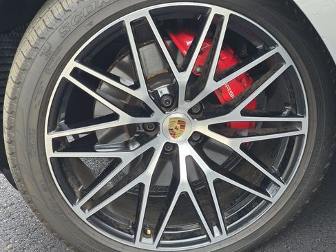 Certified 2024 Porsche Macan S image 12