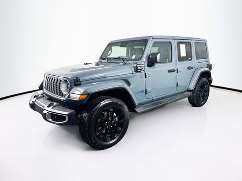 Used 2025 Jeep Wrangler Sahara image 3