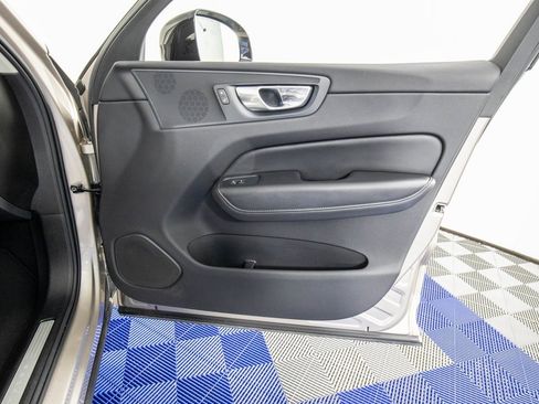 Used 2025 Volvo XC60 B5 Plus image 15