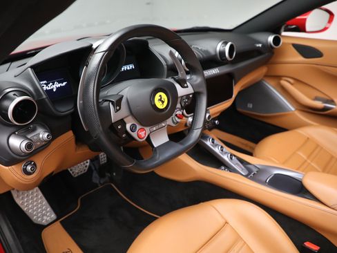 Used 2019 Ferrari Portofino RWD image 10