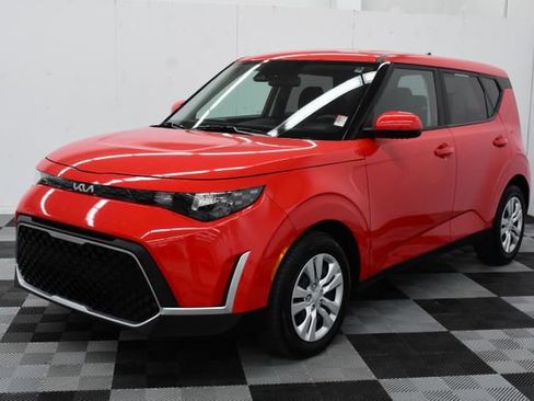 Used 2024 Kia Soul LX image 3