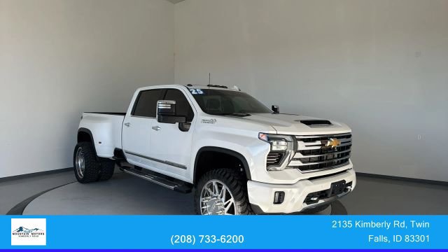 Used 2025 Chevrolet Silverado 3500 High Country w/ Technology Package AWD/4WD image 1