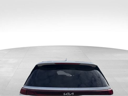 Certified 2024 Kia Carnival LX image 14
