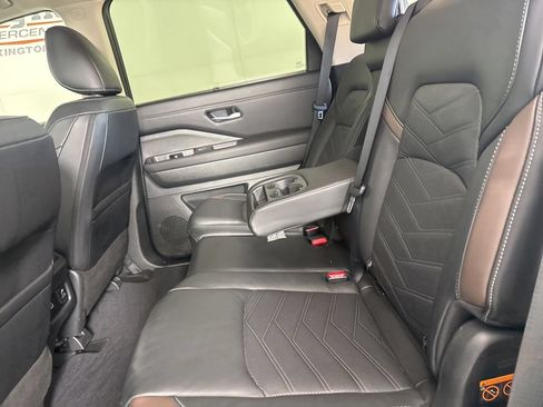Used 2025 Nissan Pathfinder Platinum w/ Cargo Package AWD/4WD image 27