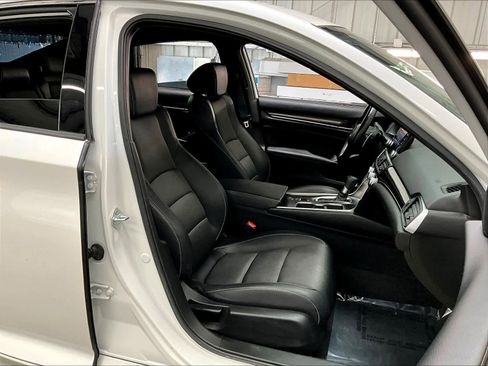 Used 2021 Honda Accord Sport image 9