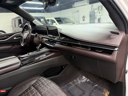 Used 2023 Cadillac Escalade Sport Platinum w/ LPO, ONYX Package image 18