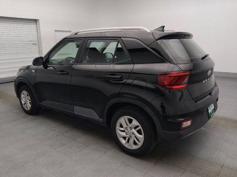 Used 2020 Hyundai Venue SEL FWD image 3