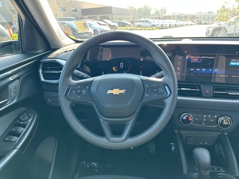 Used 2024 Chevrolet TrailBlazer LS w/ LS Confidence Package FWD image 19