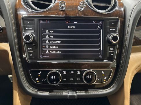 Used 2017 Bentley Bentayga image 72