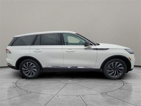 New 2026 Lincoln Aviator AWD image 11