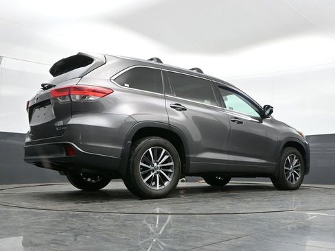 Used 2017 Toyota Highlander AWD V6 image 35