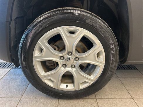 Used 2016 Jeep Renegade Limited image 9