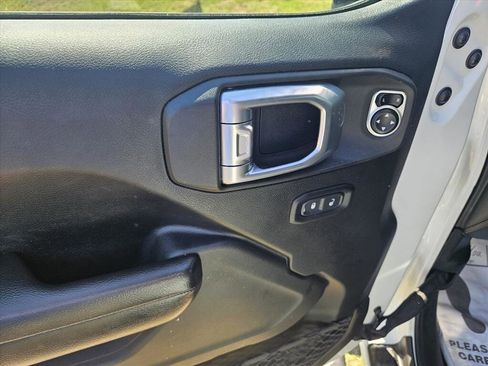 Used 2019 Jeep Wrangler Unlimited Sport AWD/4WD image 9