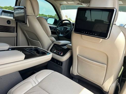 Used 2018 Lincoln Navigator Reserve w/ Technology Package AWD/4WD image 29