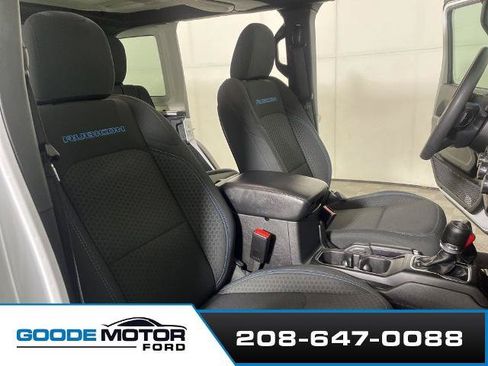 Used 2024 Jeep Wrangler Unlimited Rubicon 4xe AWD/4WD image 23
