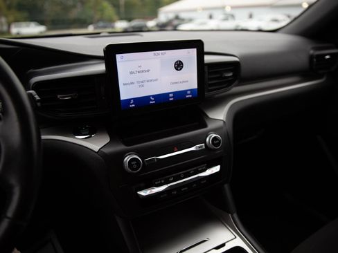 Used 2020 Ford Explorer XLT image 14