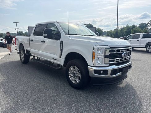 Used 2025 Ford F250 XLT w/ FX4 Off-Road Package AWD/4WD image 8