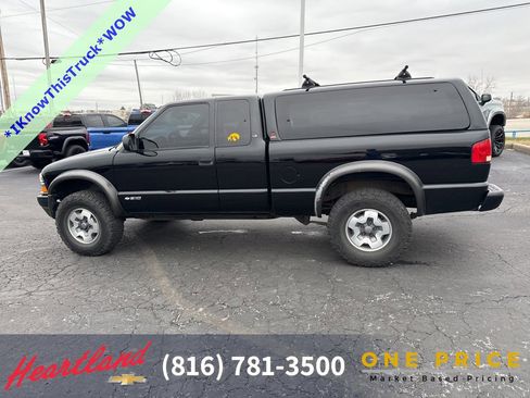 Used 2000 Chevrolet S10 Pickup LS w/ Preferred Equipment Group image 24