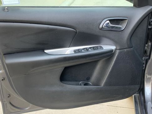 Used 2015 Dodge Journey SXT w/ Flexible Seating Group image 11
