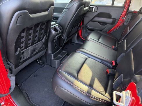 Used 2022 Jeep Wrangler Unlimited Rubicon w/ LED Lighting Group AWD/4WD image 6