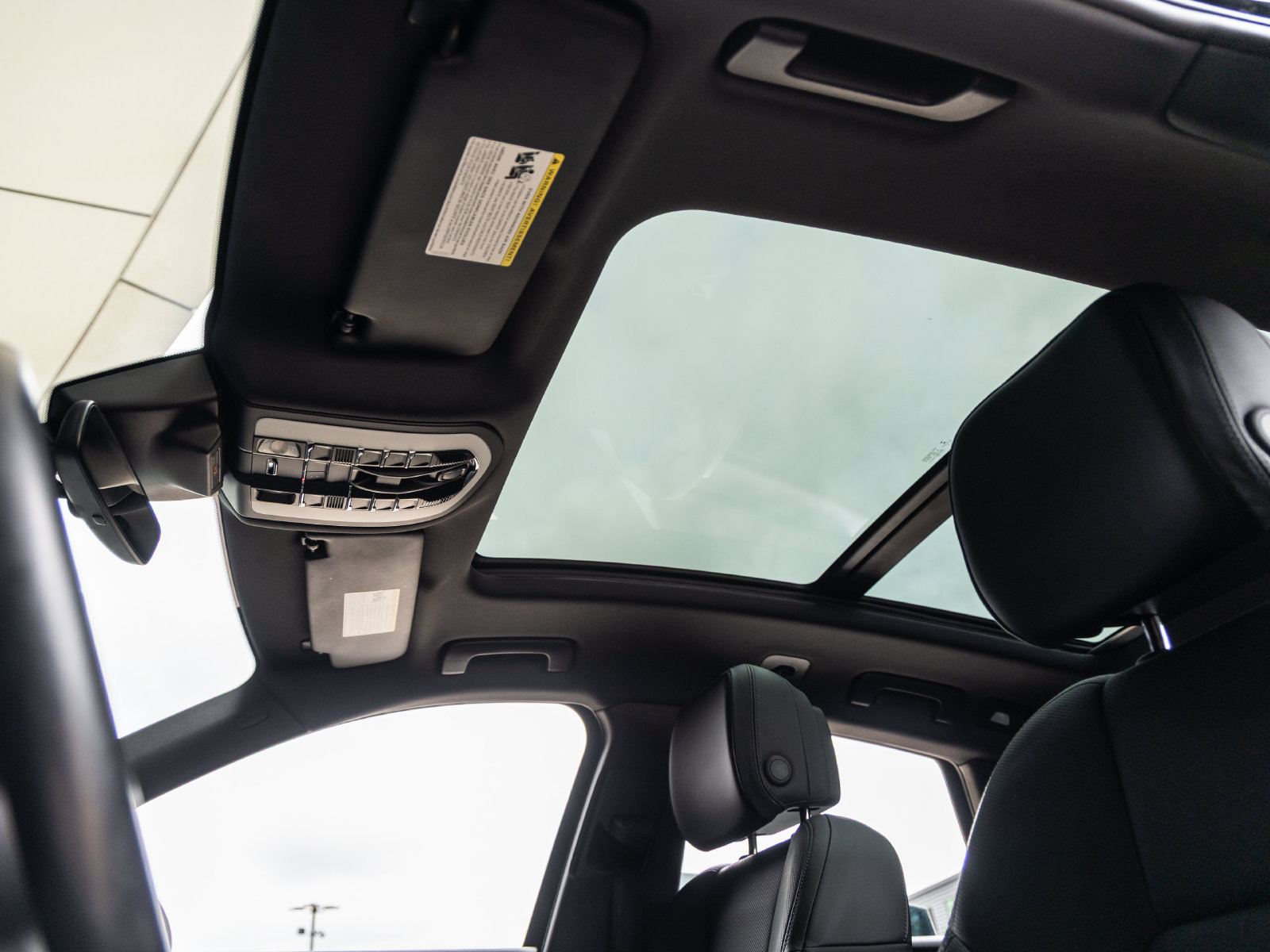 Certified 2019 Porsche Macan S AWD/4WD image 25