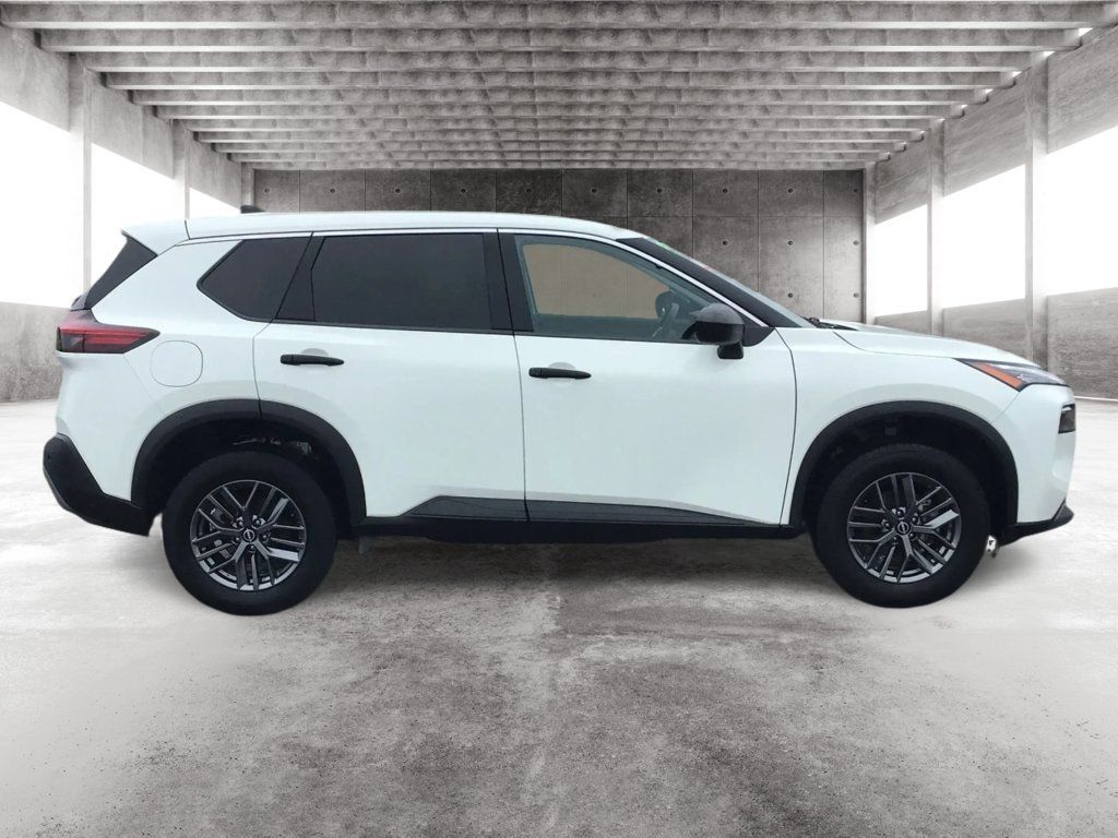 Used 2023 Nissan Rogue S AWD/4WD image 4