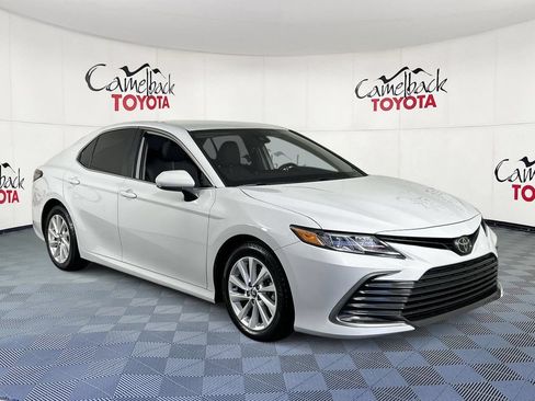 Used 2022 Toyota Camry LE w/ Carpet Mat Package (TMS) FWD image 3
