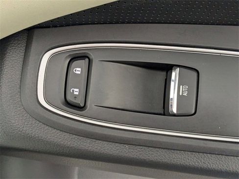 Used 2022 Subaru Ascent Limited w/ Technology Package image 39