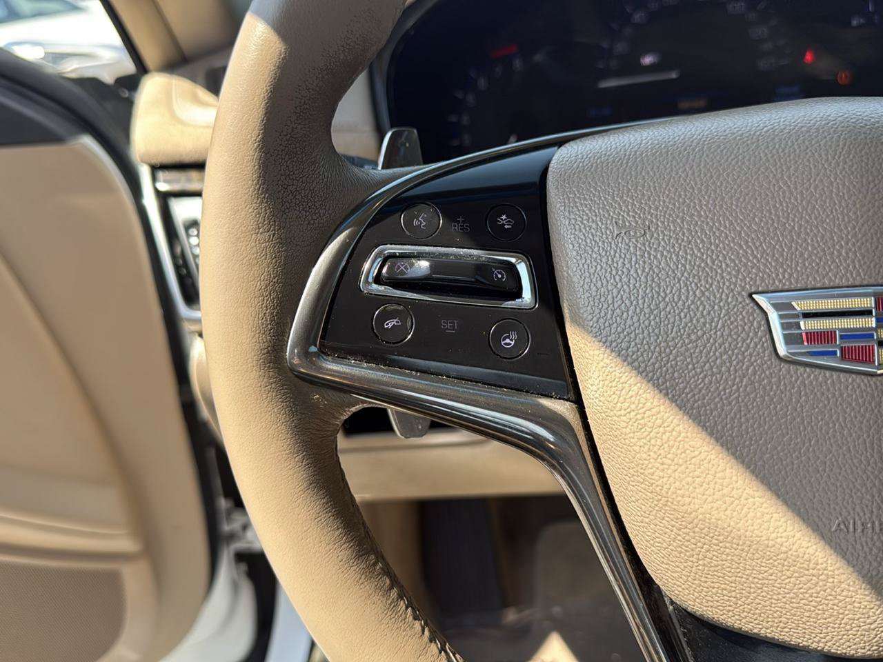 Used 2016 Cadillac CTS Luxury RWD image 17
