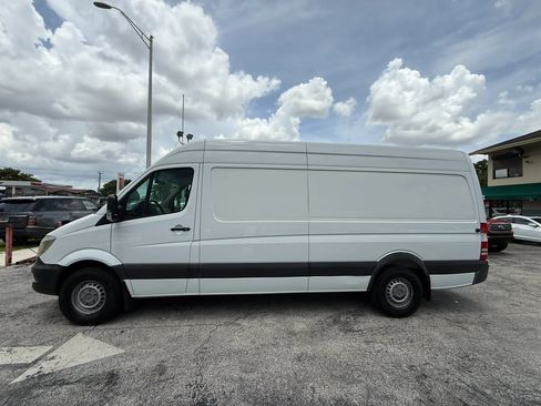 Used 2014 Mercedes-Benz Sprinter 2500 image 2