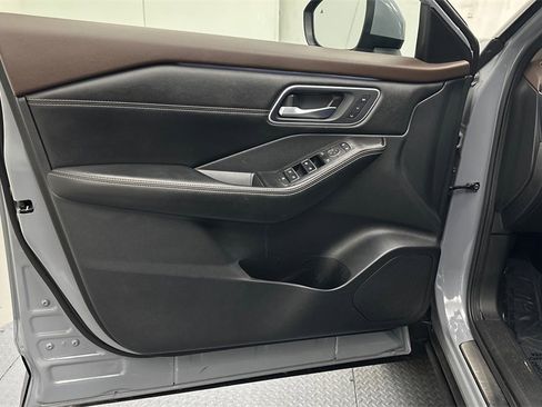 Certified 2023 Nissan Rogue Platinum w/ Platinum Premium Package image 18