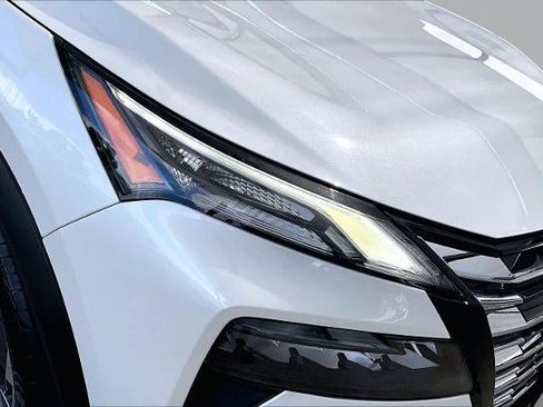 Certified 2025 Nissan Rogue SV FWD image 27