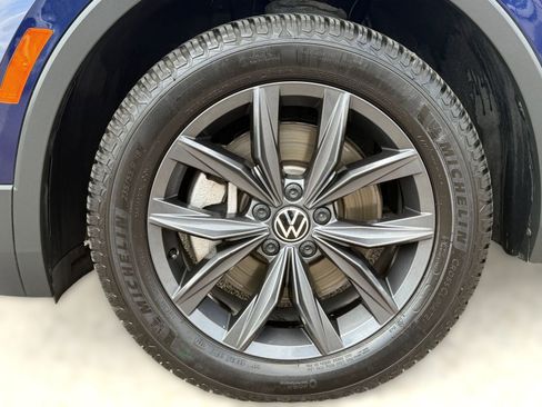 Used 2022 Volkswagen Tiguan SE AWD/4WD image 11