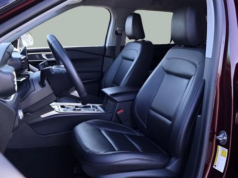 Used 2022 Ford Explorer XLT w/ Equipment Group 202A AWD/4WD image 8