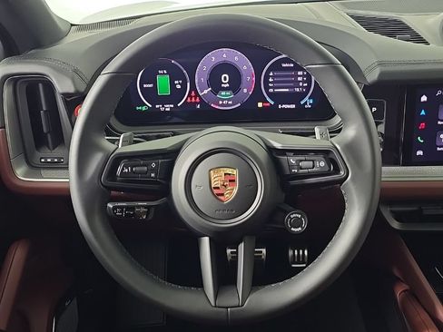 Used 2025 Porsche Cayenne S AWD/4WD image 29