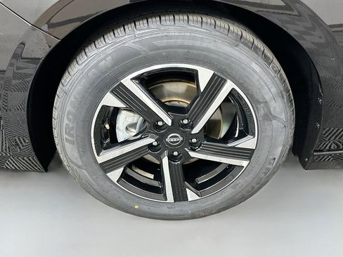 Used 2025 Nissan Sentra SV FWD image 29