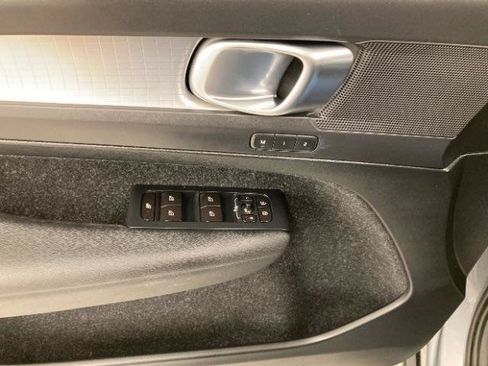 Used 2019 Volvo XC40 T5 Momentum AWD/4WD image 33