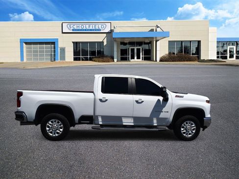 Used 2025 Chevrolet Silverado 2500 LT AWD/4WD image 2