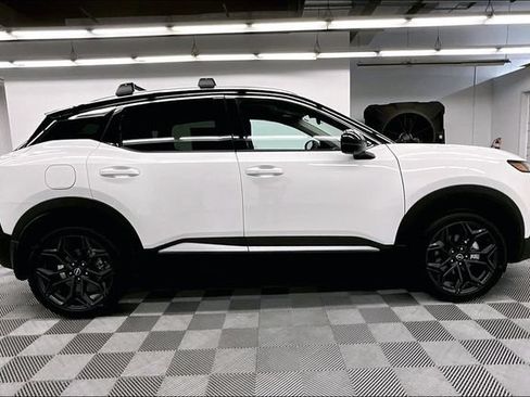 New 2026 Nissan Kicks SR AWD/4WD image 19
