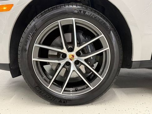 Certified 2026 Porsche Macan AWD/4WD image 11