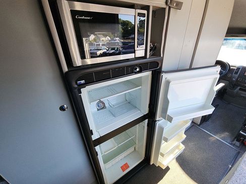 Used 2011 Mercedes-Benz Sprinter 2500 image 32