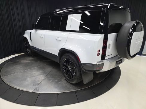 Used 2025 Land Rover Defender 110 S image 9