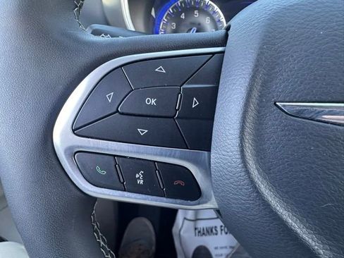 Used 2024 Chrysler Pacifica Touring-L image 19