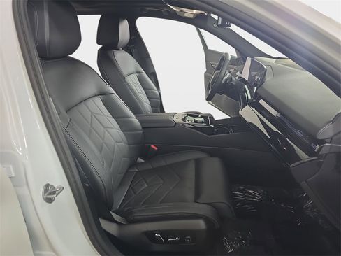 Used 2026 BMW 530i xDrive w/ Premium Package image 11