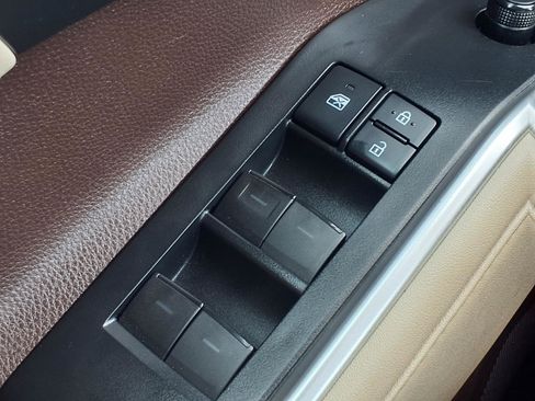 Used 2021 Toyota Highlander XLE FWD image 13