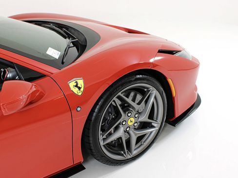 Certified 2021 Ferrari F8 Tributo RWD image 10