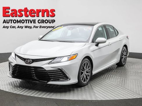 Used 2023 Toyota Camry XLE image 1