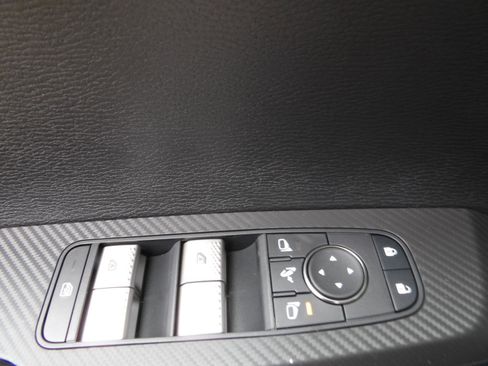 New 2026 Mitsubishi Outlander SE image 17