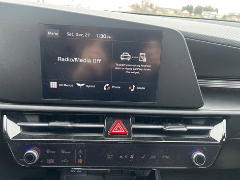 Certified 2023 Kia Niro LX image 9