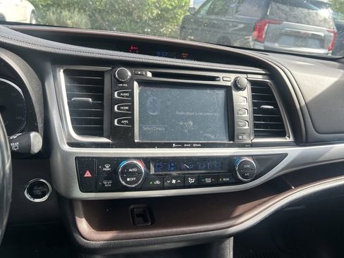 Used 2018 Toyota Highlander XLE AWD/4WD image 27